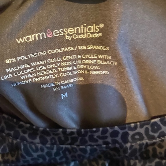 🖤🩶🖤Warm & Essentials by Cuddle Duds leopard print medium - Picture 2 of 4